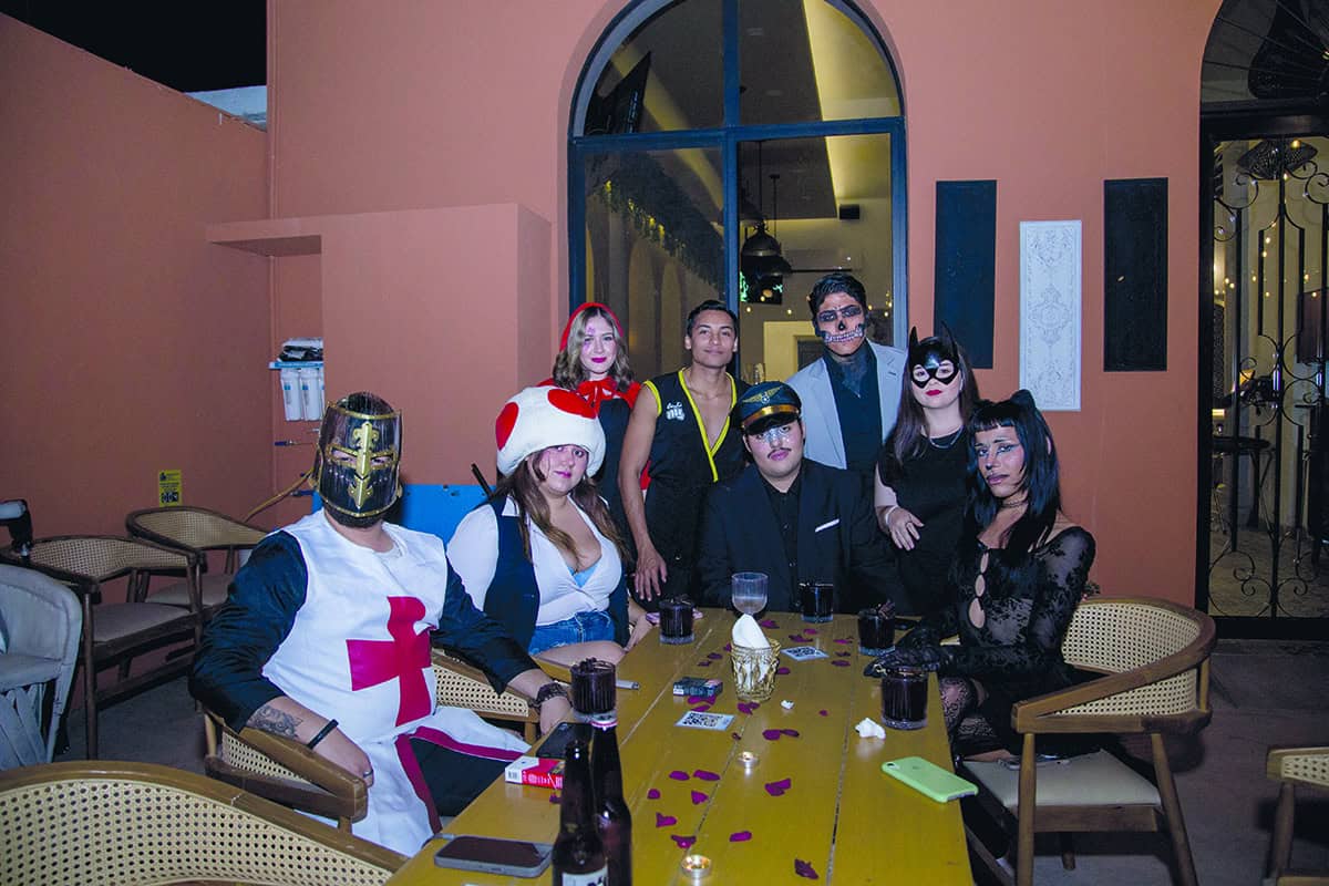 Un precopeo con disfraces embrujados en Marqueza Kitchen & Drinks