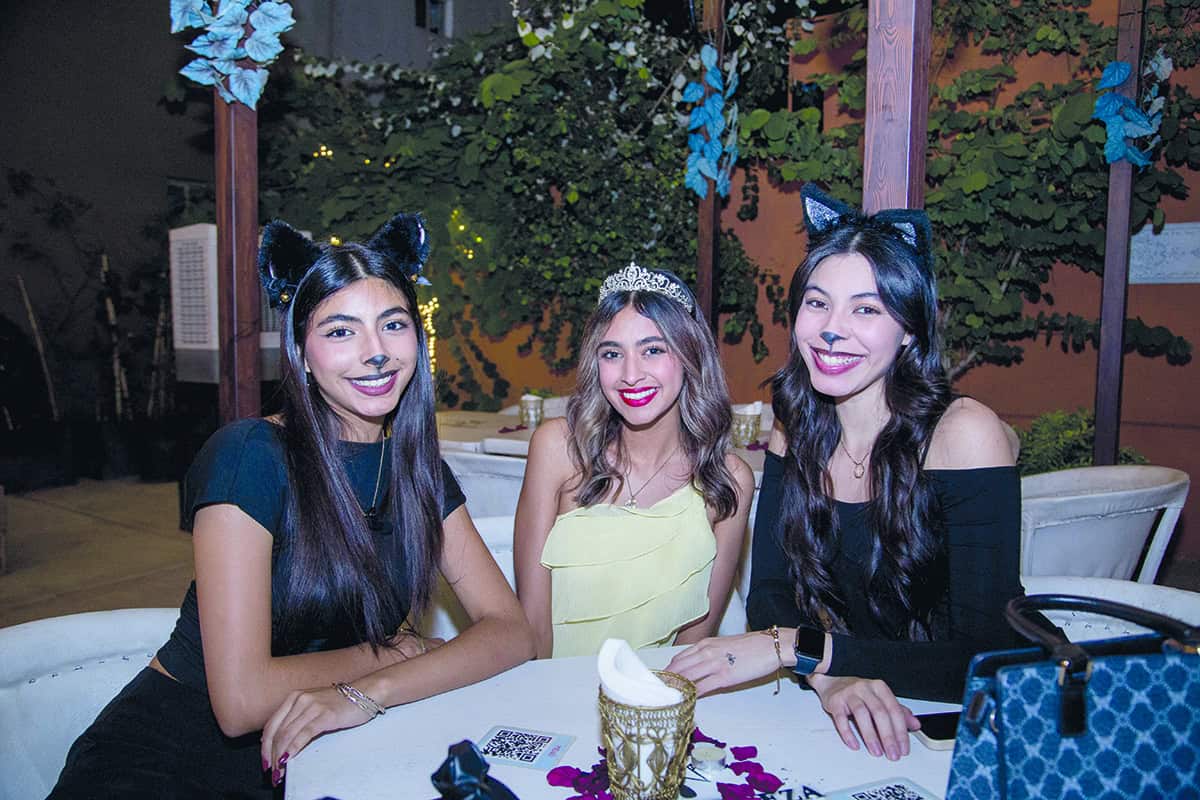 Un precopeo con disfraces embrujados en Marqueza Kitchen & Drinks