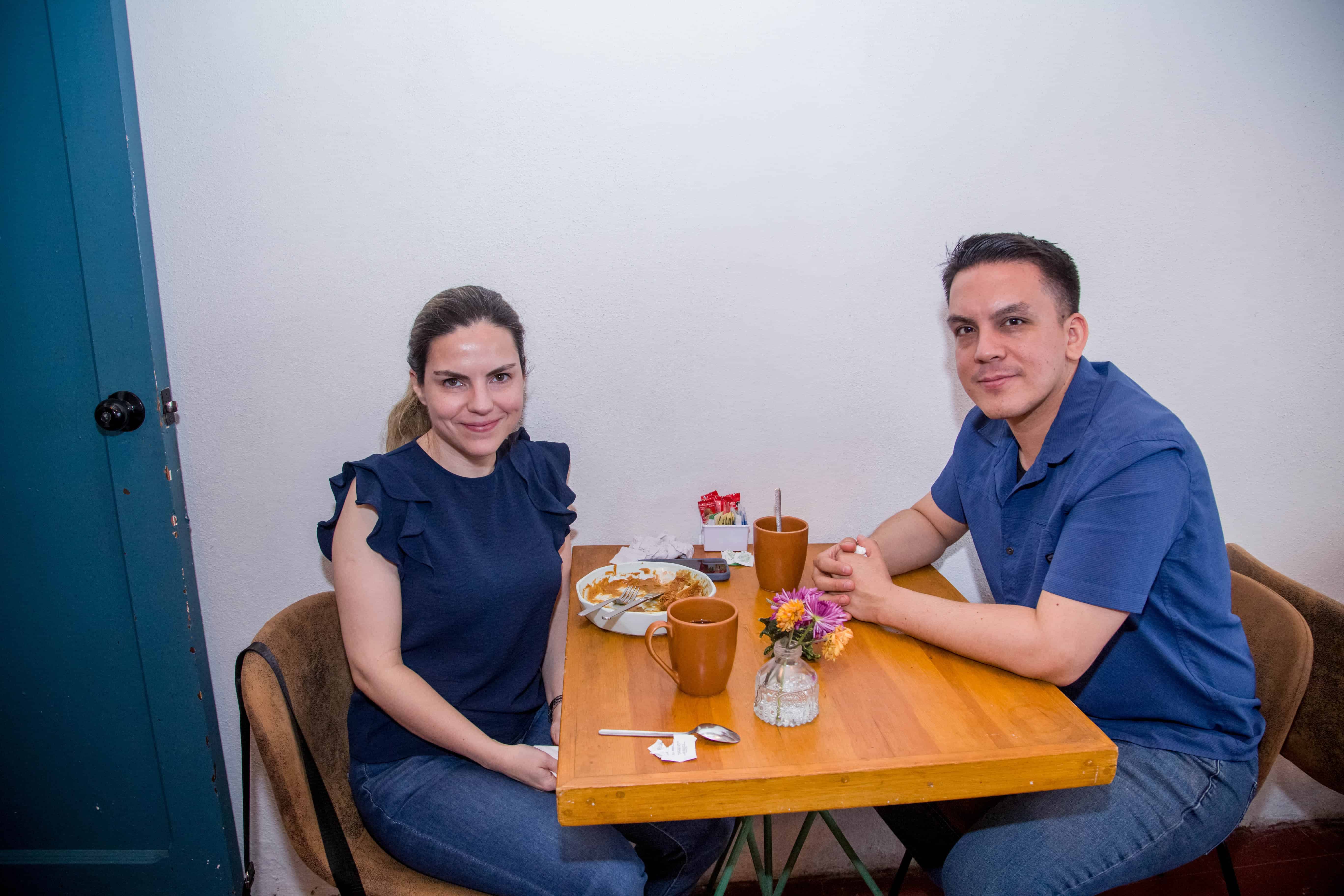 En Onza Restaurantes asisten amigos al buen ambiente