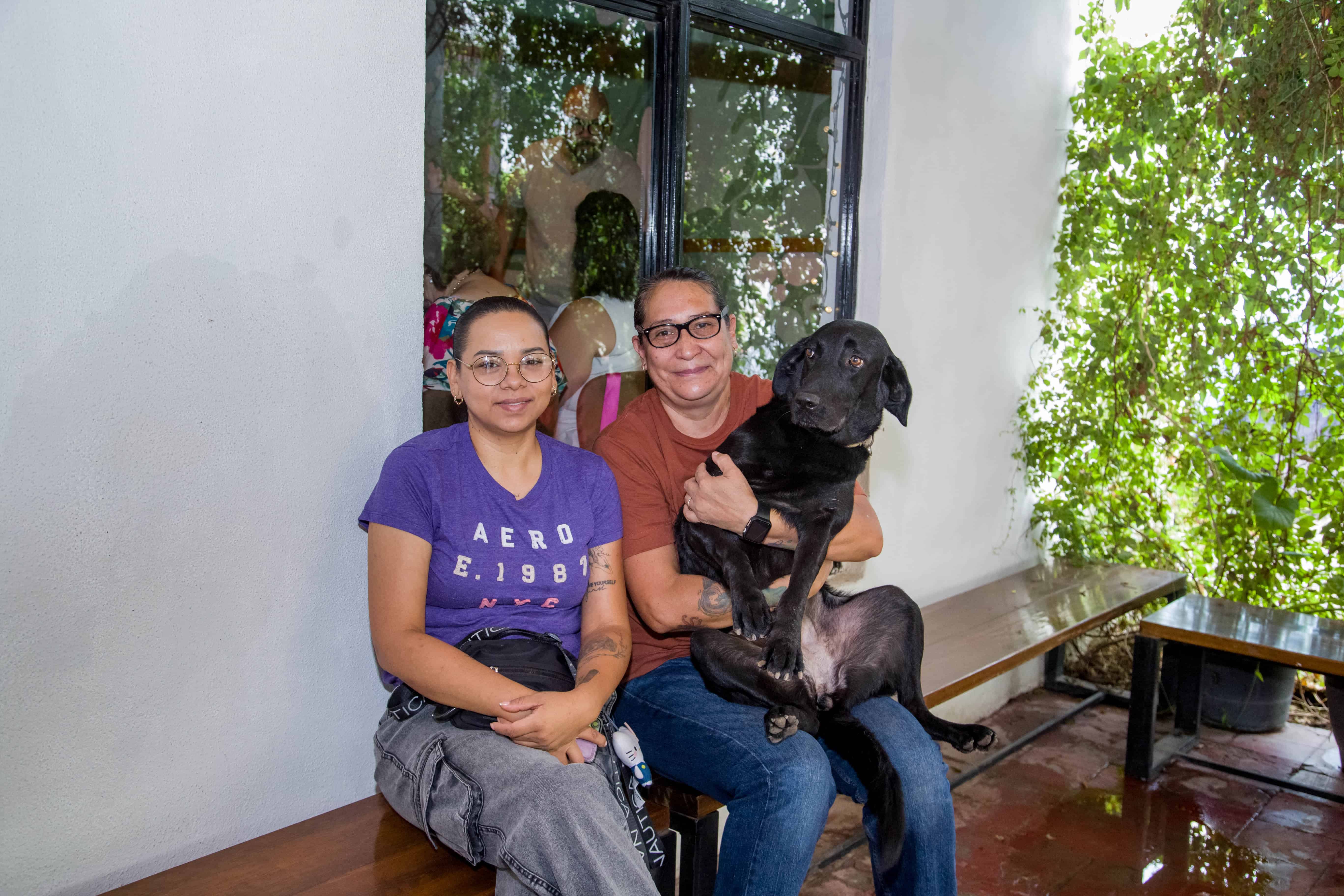 En Onza Restaurantes asisten amigos al buen ambiente