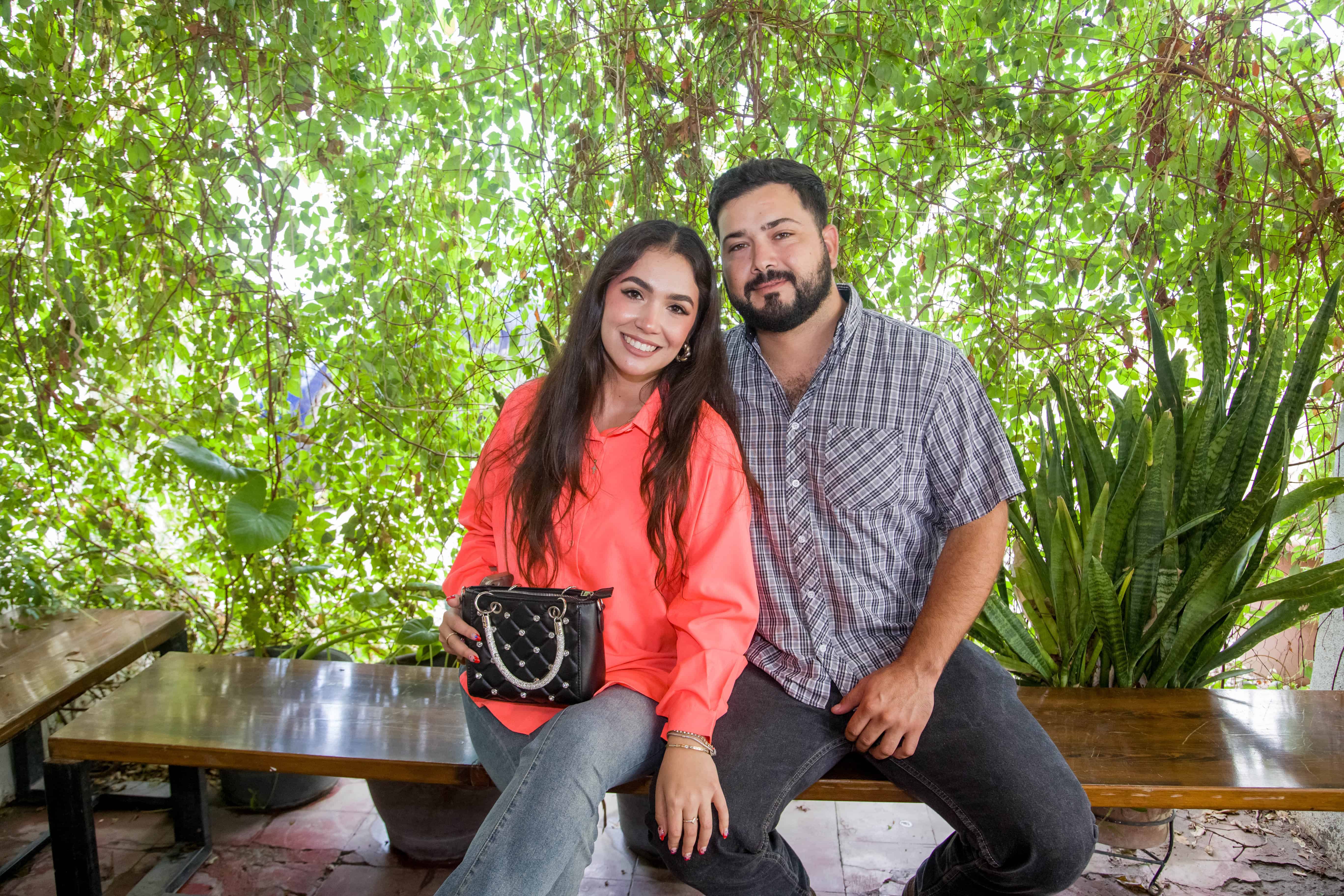 En Onza Restaurantes asisten amigos al buen ambiente