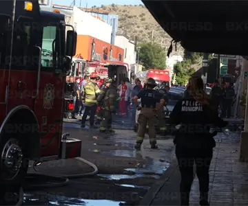 Confirma alcalde fallecidos tras explosión en tienda Waldos en el centro