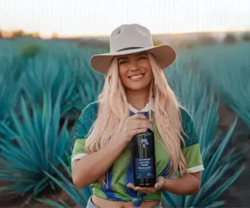 "Más que una colab": Karol G crea su propio tequila
