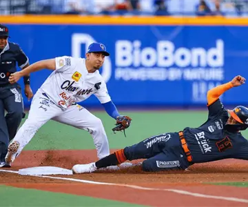 Naranjeros de Hermosillo reacciona tarde y cae por cuarta vez consecutiva