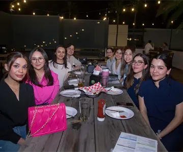 Le dan cierre al día entre sonrisas y buena compañía en Amante Brew Company