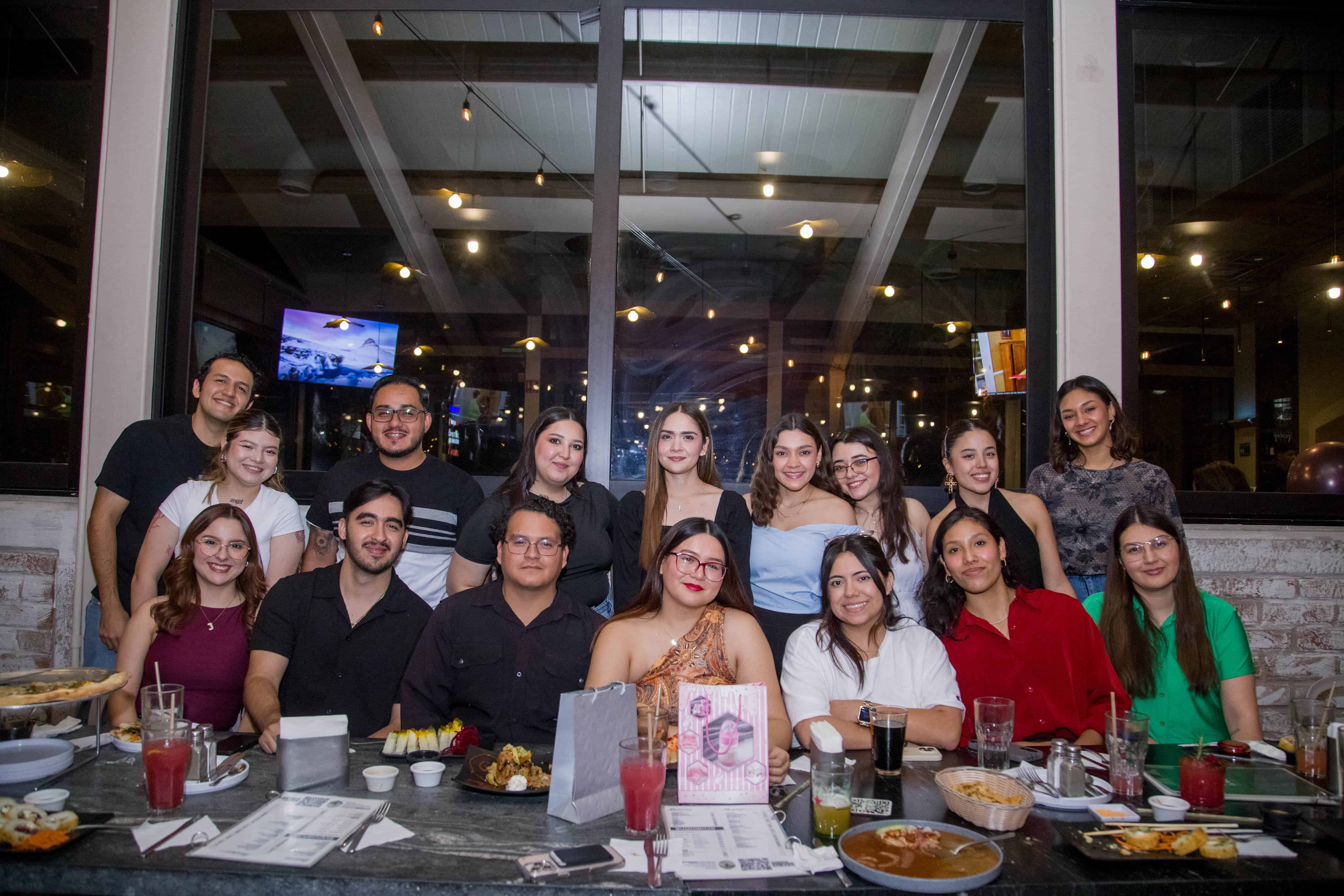 Una noche llena de encanto y alegría con los cercanos en Gastronora