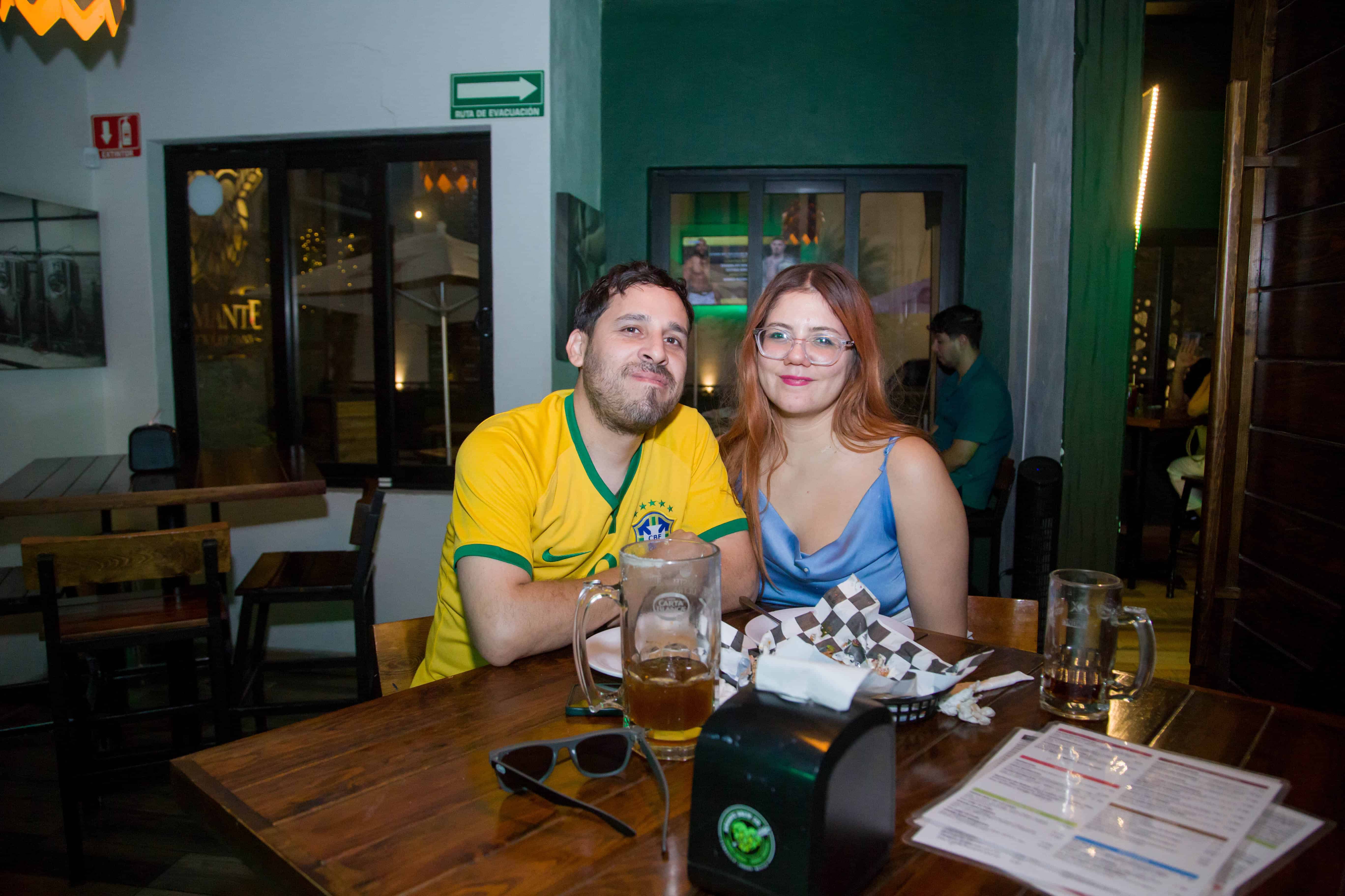 Le dan cierre al día entre sonrisas y buena compañía en Amante Brew Company