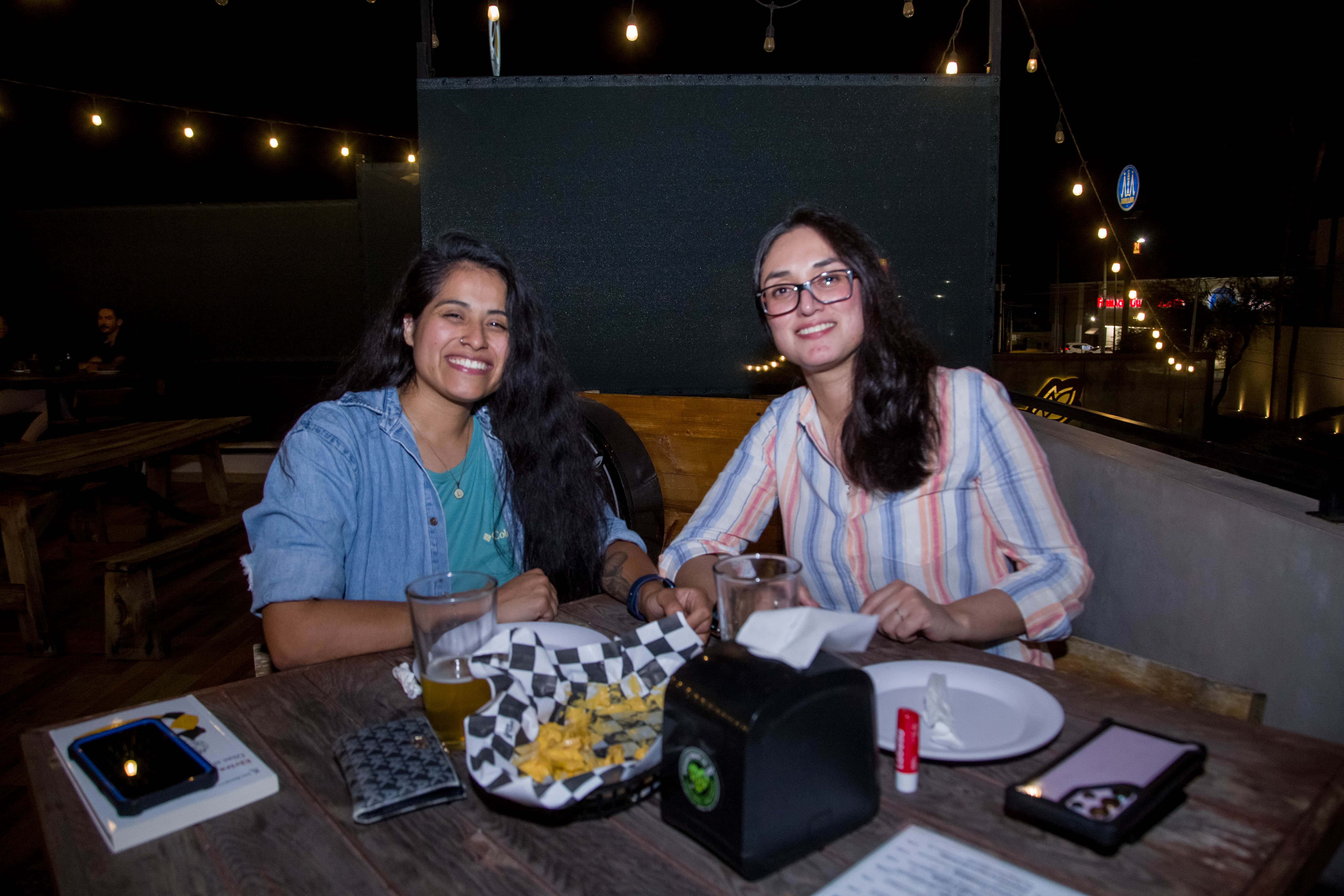 Le dan cierre al día entre sonrisas y buena compañía en Amante Brew Company