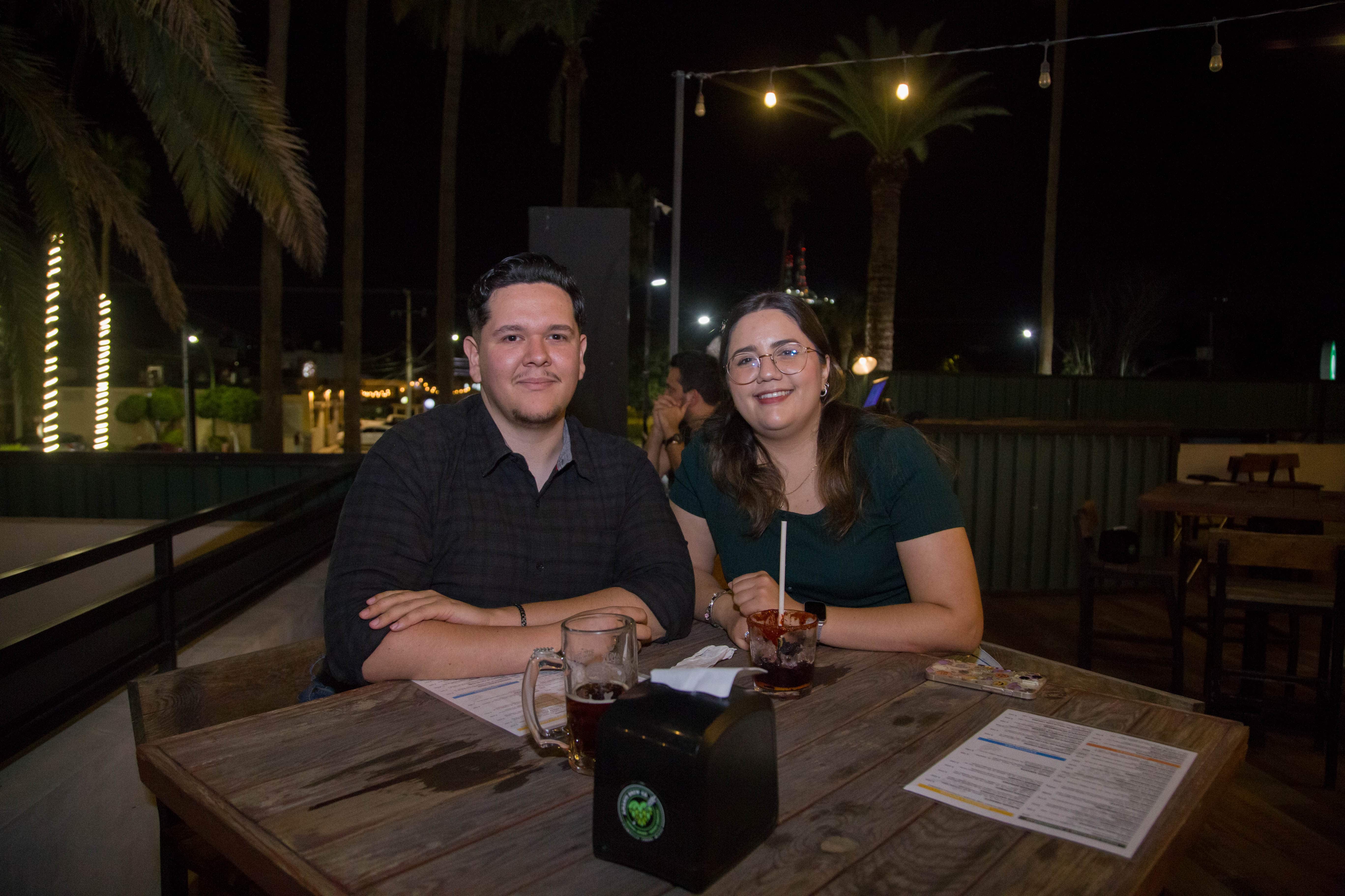 Le dan cierre al día entre sonrisas y buena compañía en Amante Brew Company