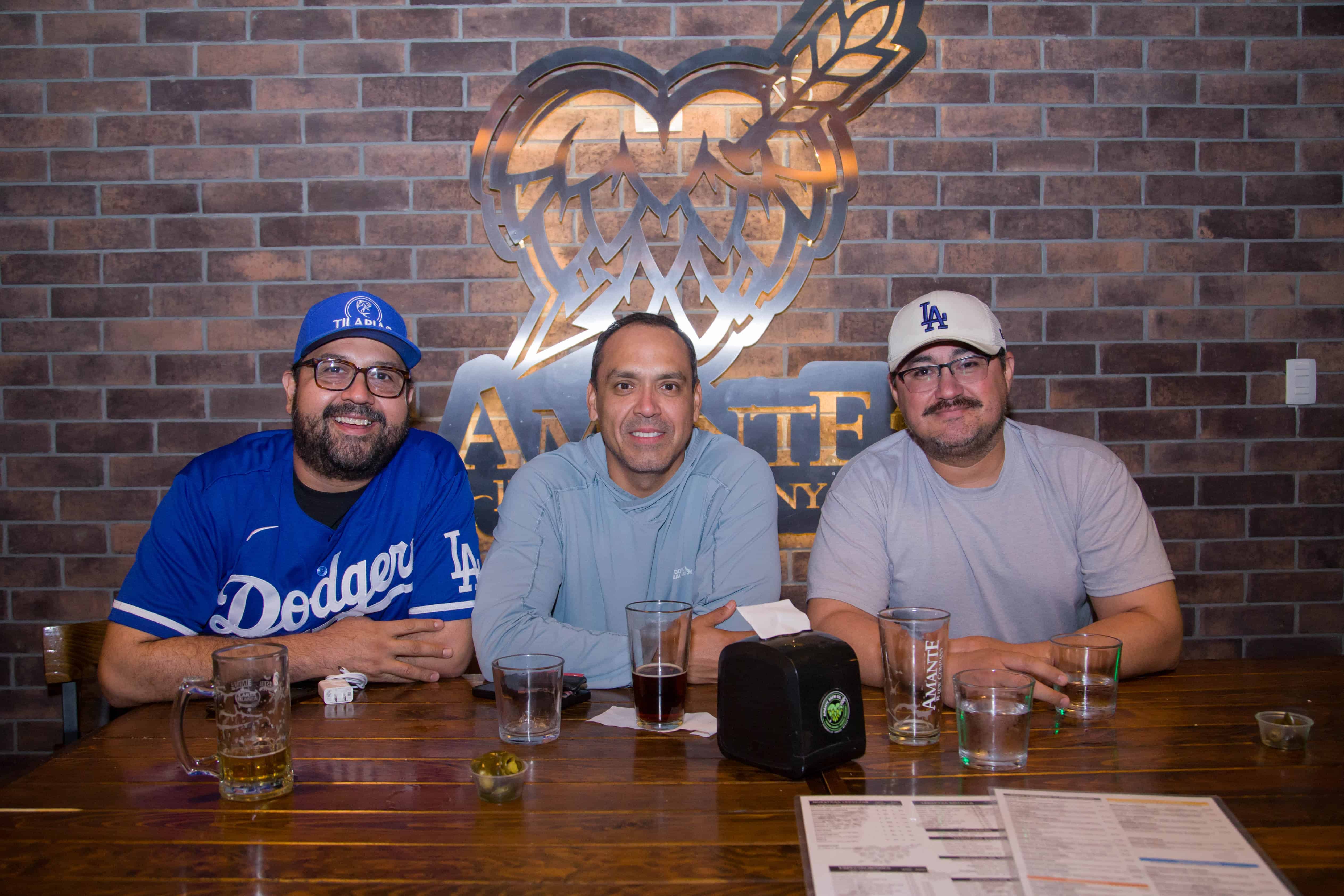 Le dan cierre al día entre sonrisas y buena compañía en Amante Brew Company