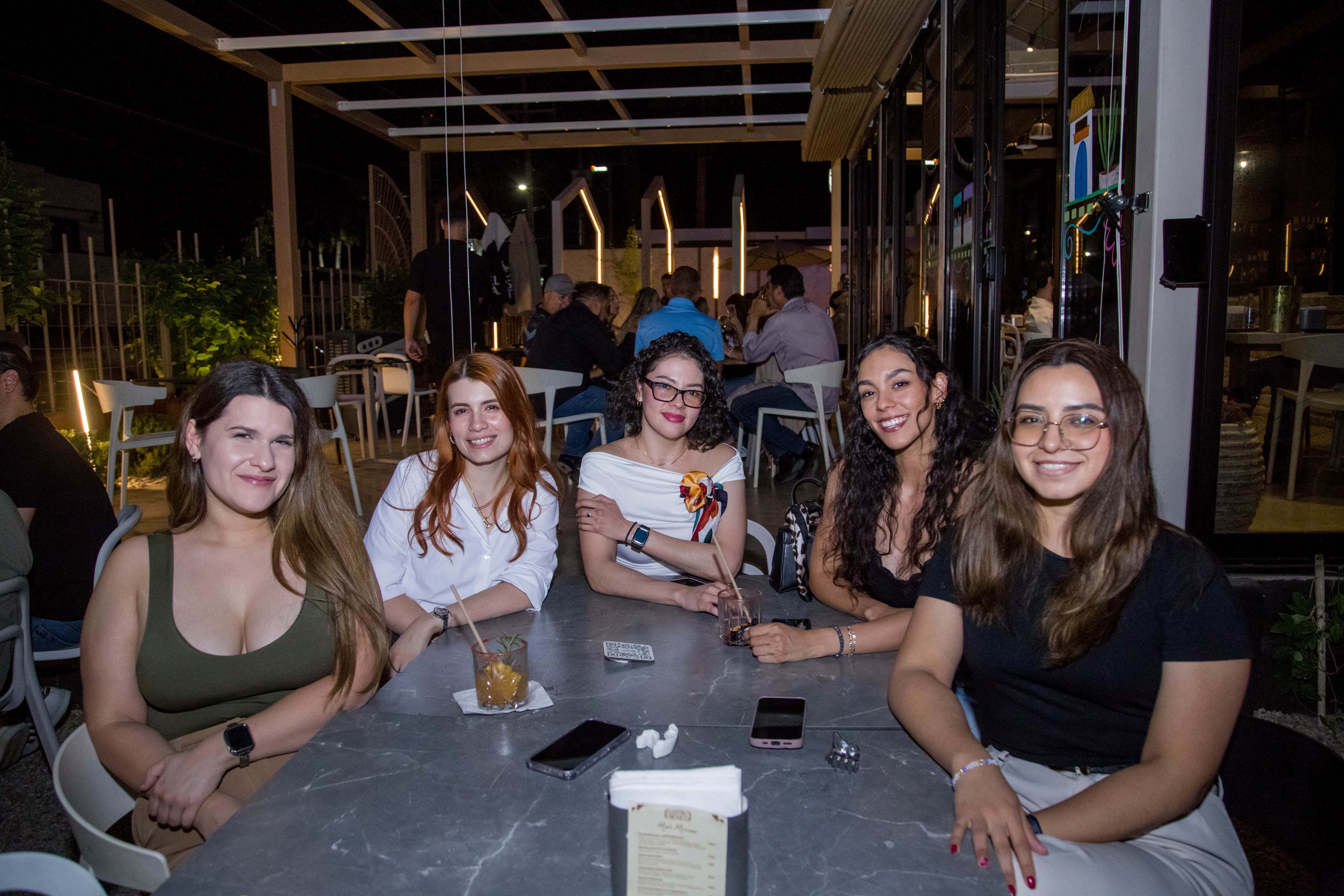 Una noche llena de encanto y alegría con los cercanos en Gastronora