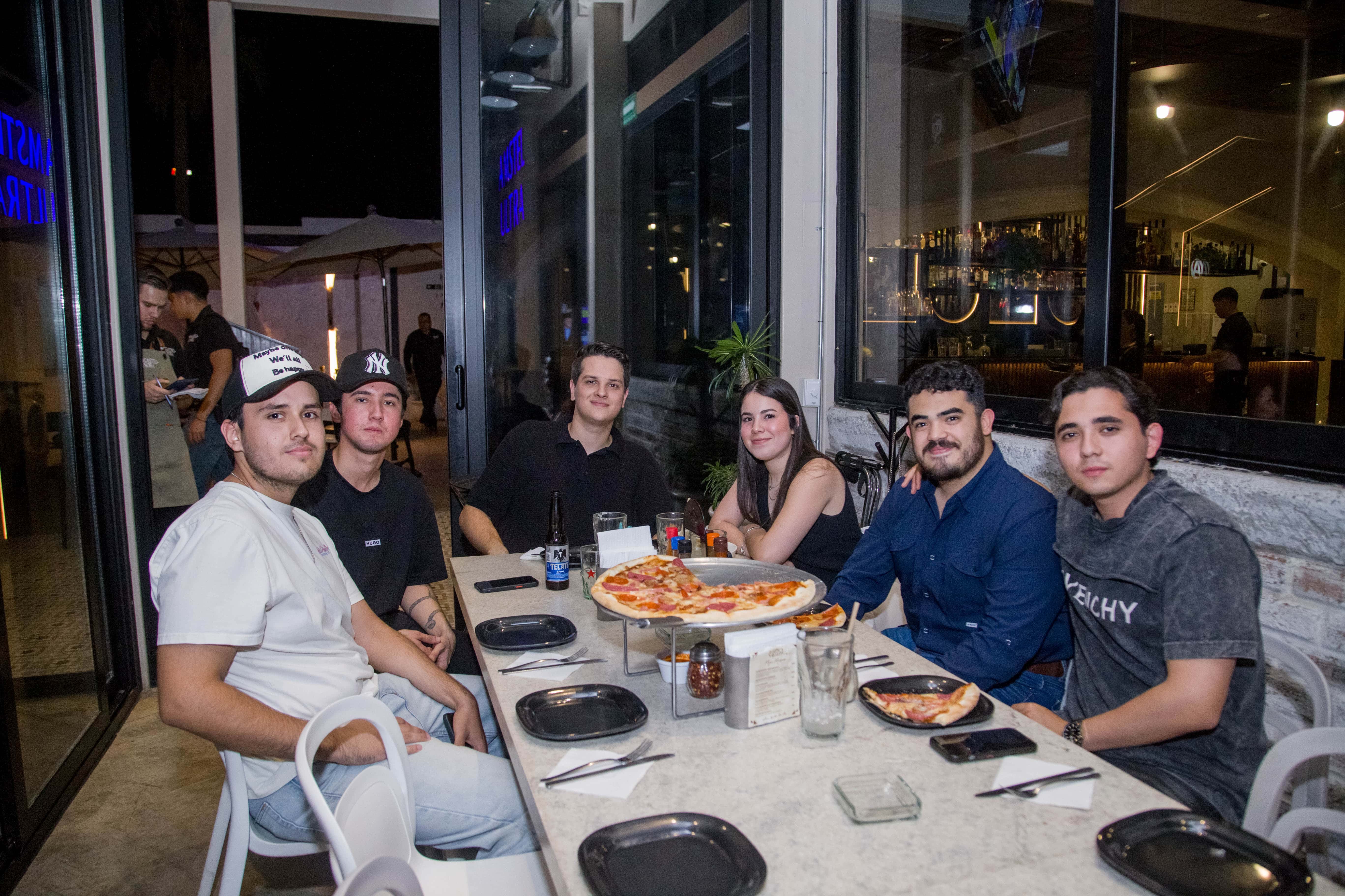 Una noche llena de encanto y alegría con los cercanos en Gastronora