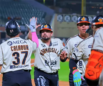 Triunfo contundente de Naranjeros de Hermosillo liderado por Harold Ramírez