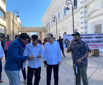 Federación de Estudiantes entrega pliego a Alfonso Durazo