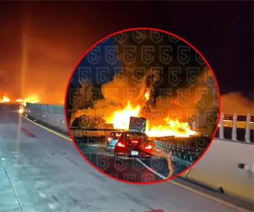 Explosión de pipa de gas paraliza la autopista México–Puebla