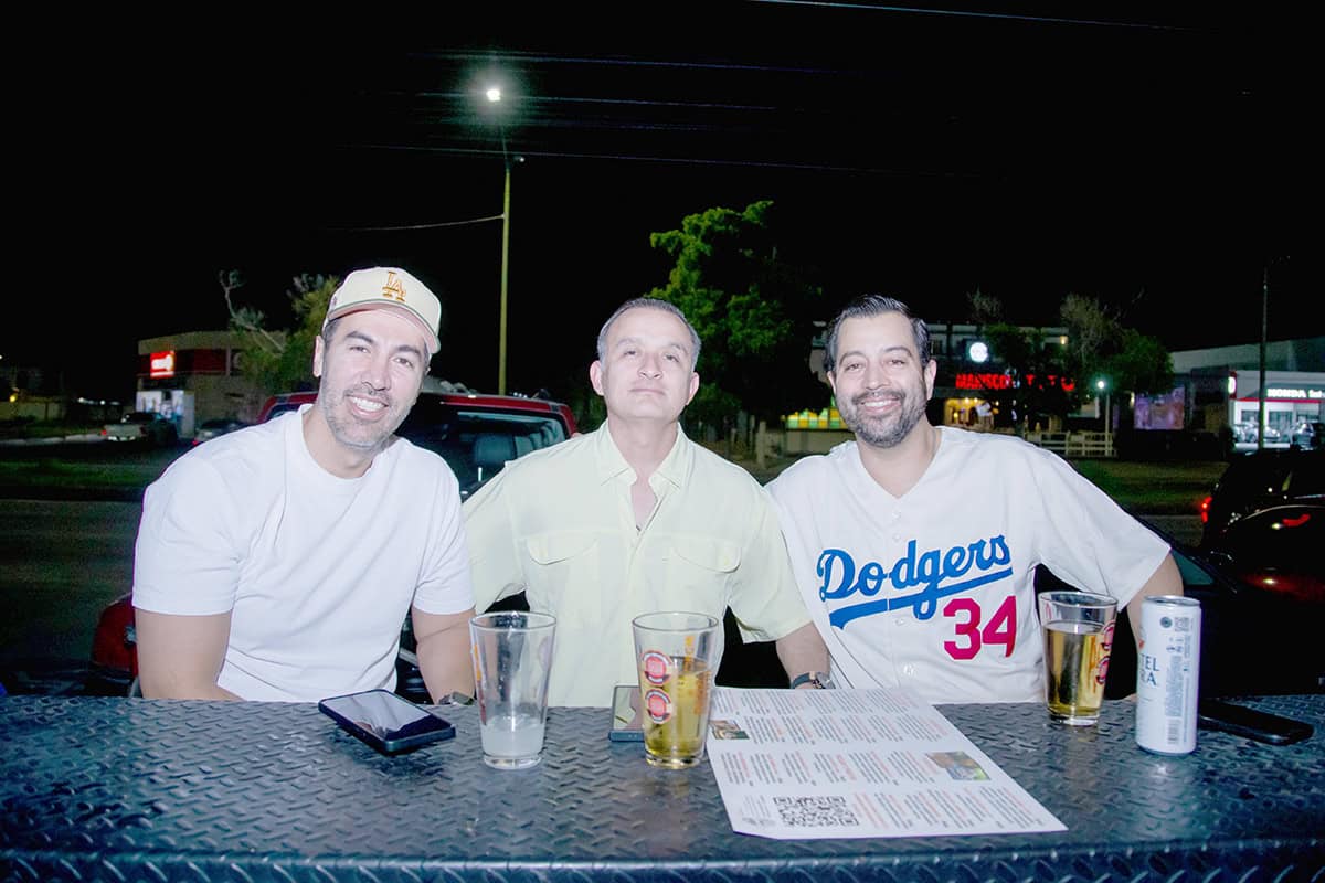 Comparten una noche eufórica en Buqui Bichi Brewing