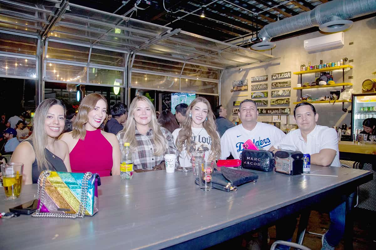 Comparten una noche eufórica en Buqui Bichi Brewing