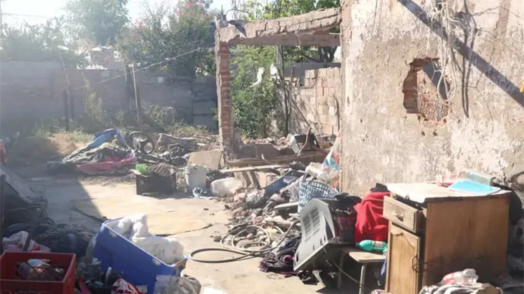 Propietaria ha acumulado basura y escombro por más de cinco años. (Foto: José Díaz / EXPRESO)