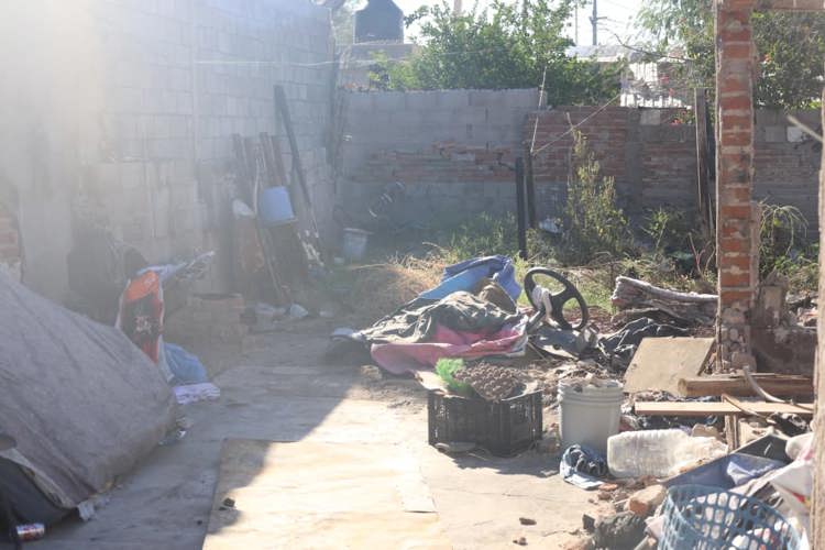 Denuncian vecinos de Insurgentes basurero clandestino; temen por los niños