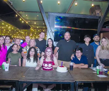 Un encuentro bajo las estrellas con sonrisas en Gastropark & Terraza