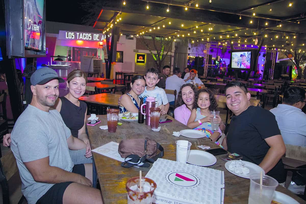 Un encuentro bajo las estrellas con sonrisas en Gastropark & Terraza