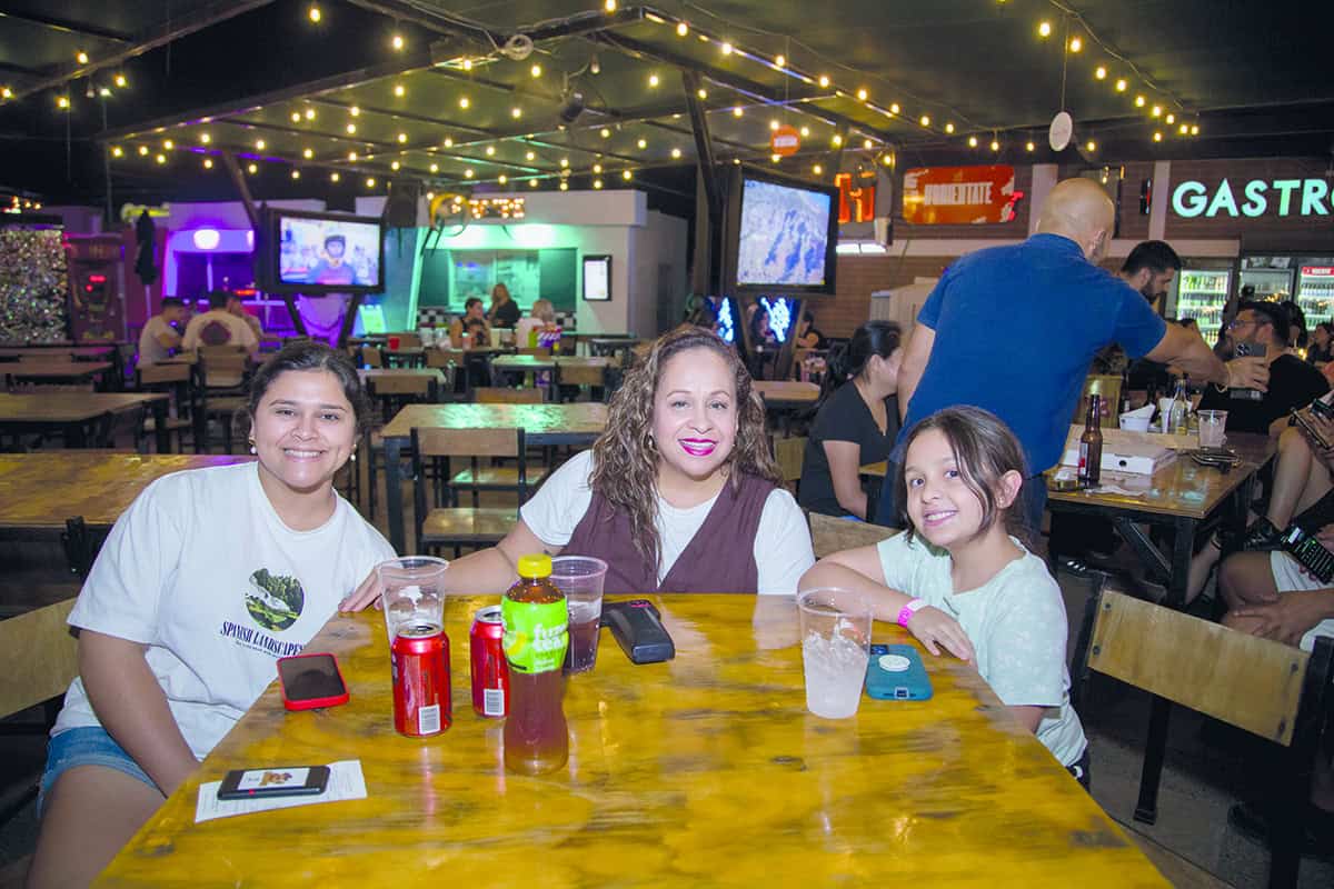 Un encuentro bajo las estrellas con sonrisas en Gastropark & Terraza