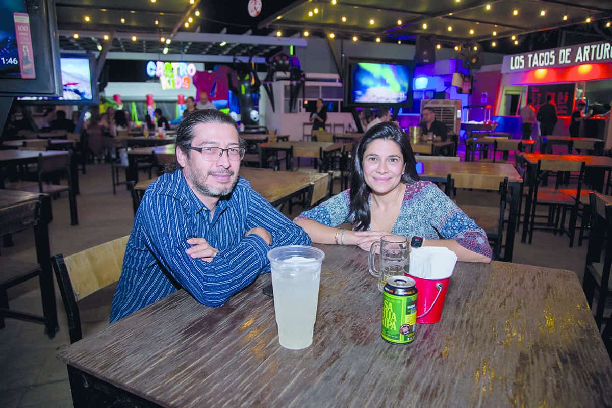 Un encuentro bajo las estrellas con sonrisas en Gastropark & Terraza