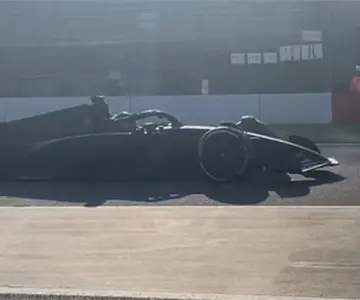 Checo Pérez vuelve a la pista con Cadillac en test privado con Ferrari