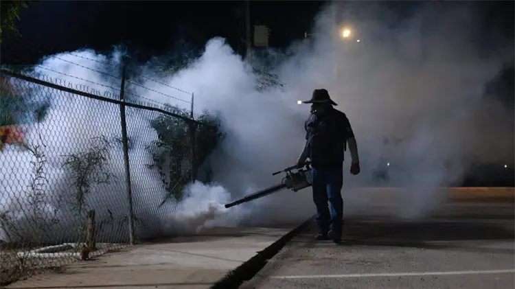 Labores de fumigación en localidades de Sonora. (Foto: Especial / EXPRESO)