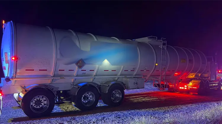 Aseguran tráiler con 49 mil 500 litros de hidrocarburo.