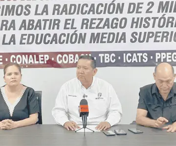 Destinan 300 mdp a mejora salarial en educación media