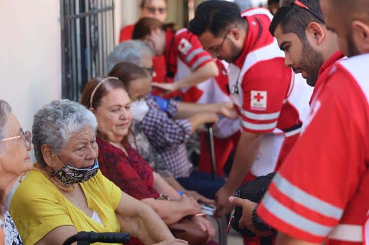 Desalojan kínder y Casa de los Abuelos por corto en transformador