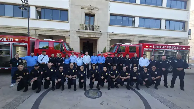 Durante el evento oficial se realizó la entrega simbólica de llaves (Foto: José Díaz / EXPRESO)