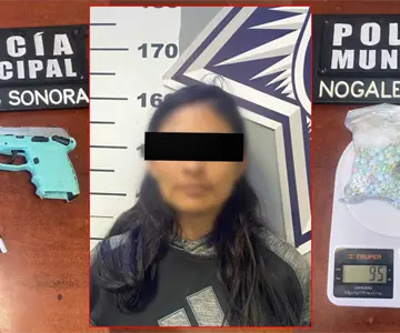Detienen a mujer por infracción de tránsito; le aseguran un arma y drogas