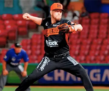 Wilmer Ríos roza el juego completo y guía triunfo de Naranjeros