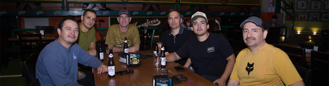 En Ballpark noche llena de gozos y risas sinceras