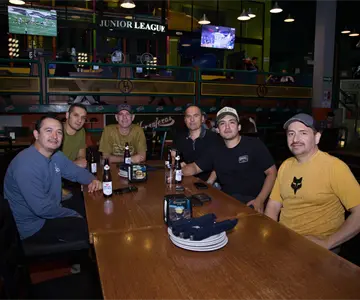 En Ballpark noche llena de gozos y risas sinceras