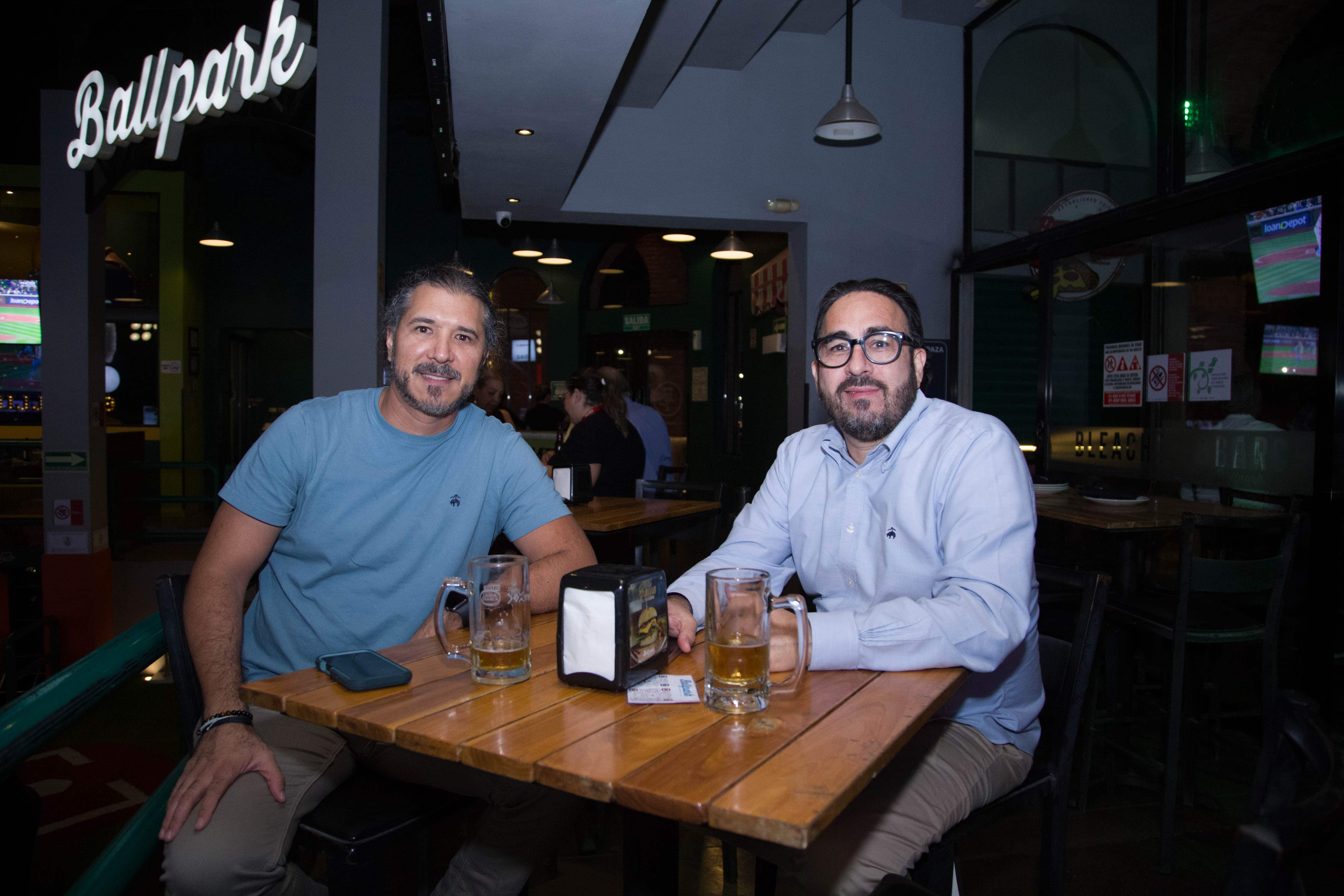 En Ballpark noche llena de gozos y risas sinceras