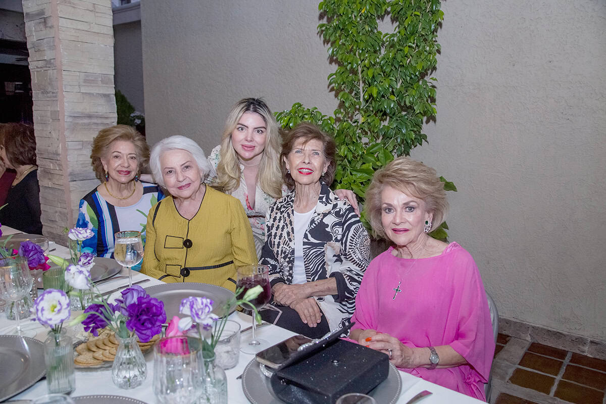 Brindan por el amor y nuevos comienzos