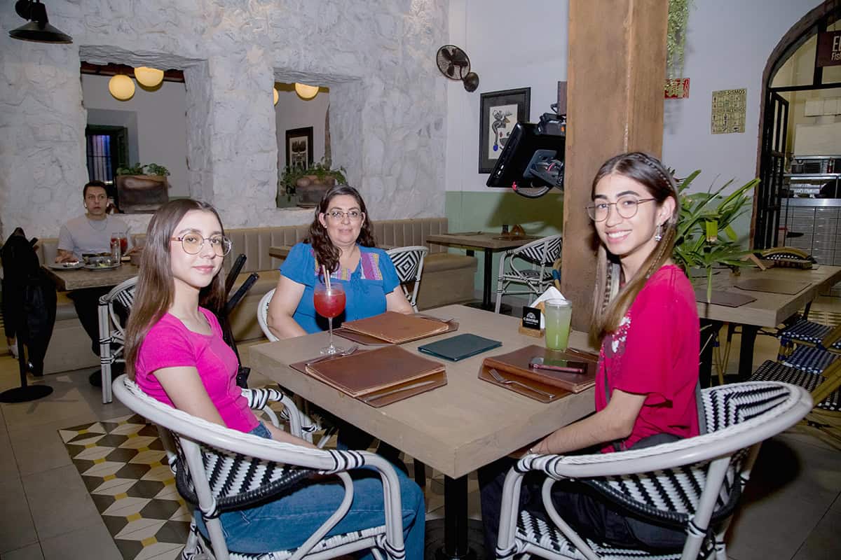 En Casona Obregón 55 celebran cumpleaños