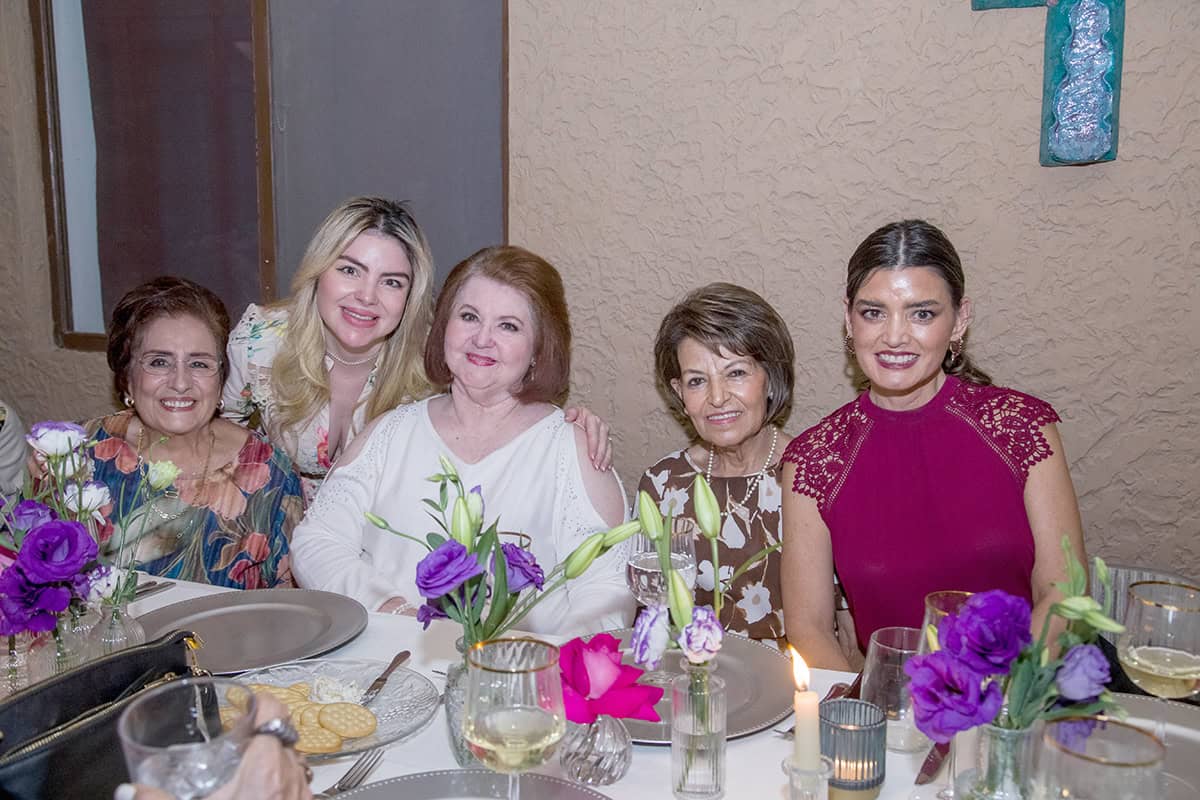 Brindan por el amor y nuevos comienzos