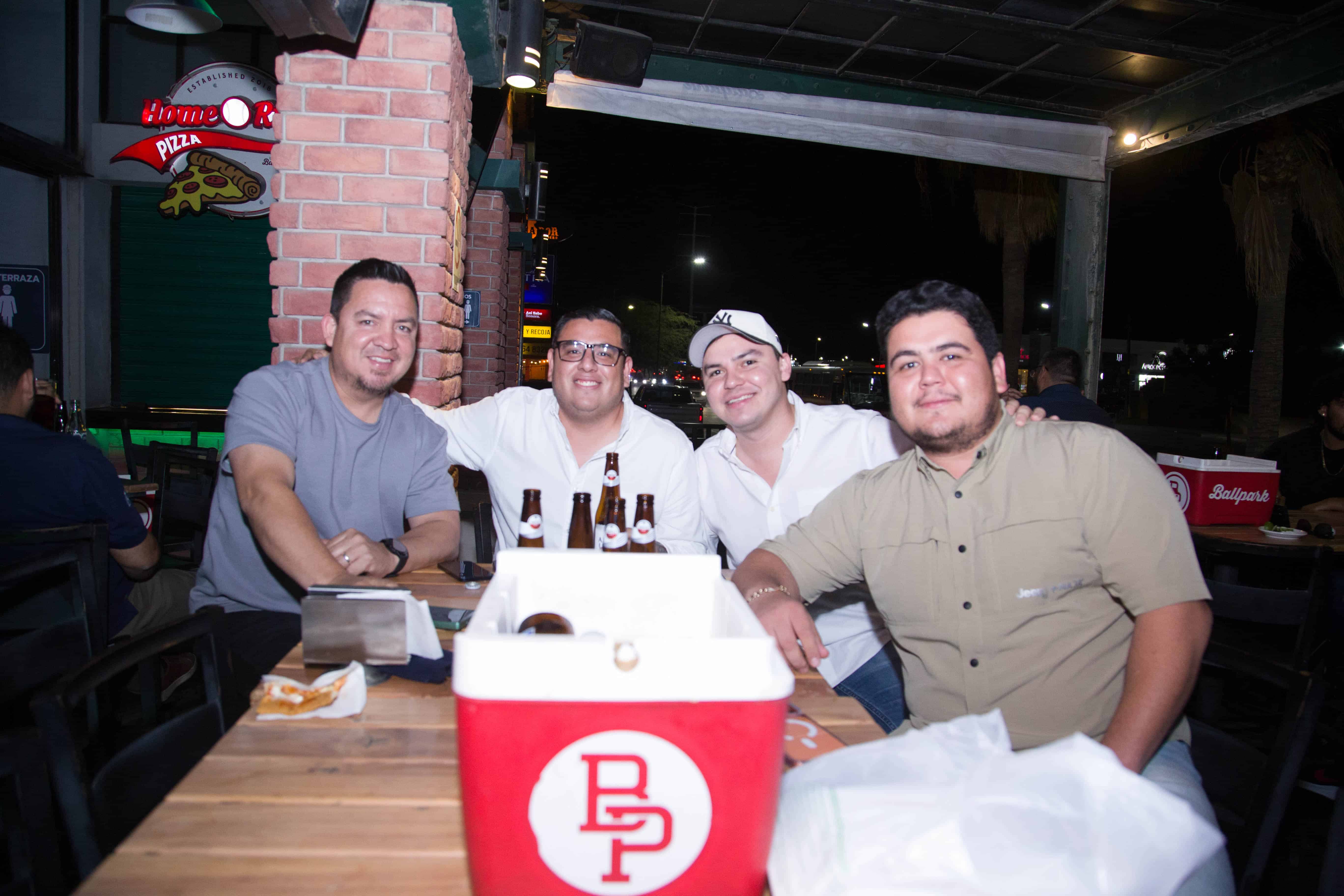 En Ballpark noche llena de gozos y risas sinceras