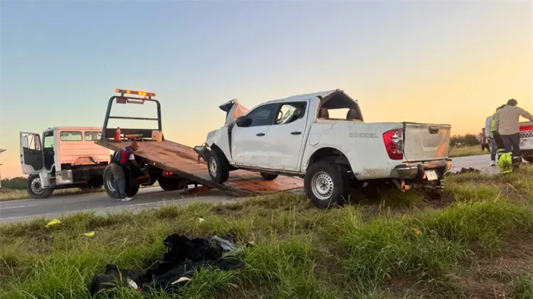 Pick up se vuelca en la Guaymas–Obregón; reportan ocho herido. (Especial/Cortesía)
