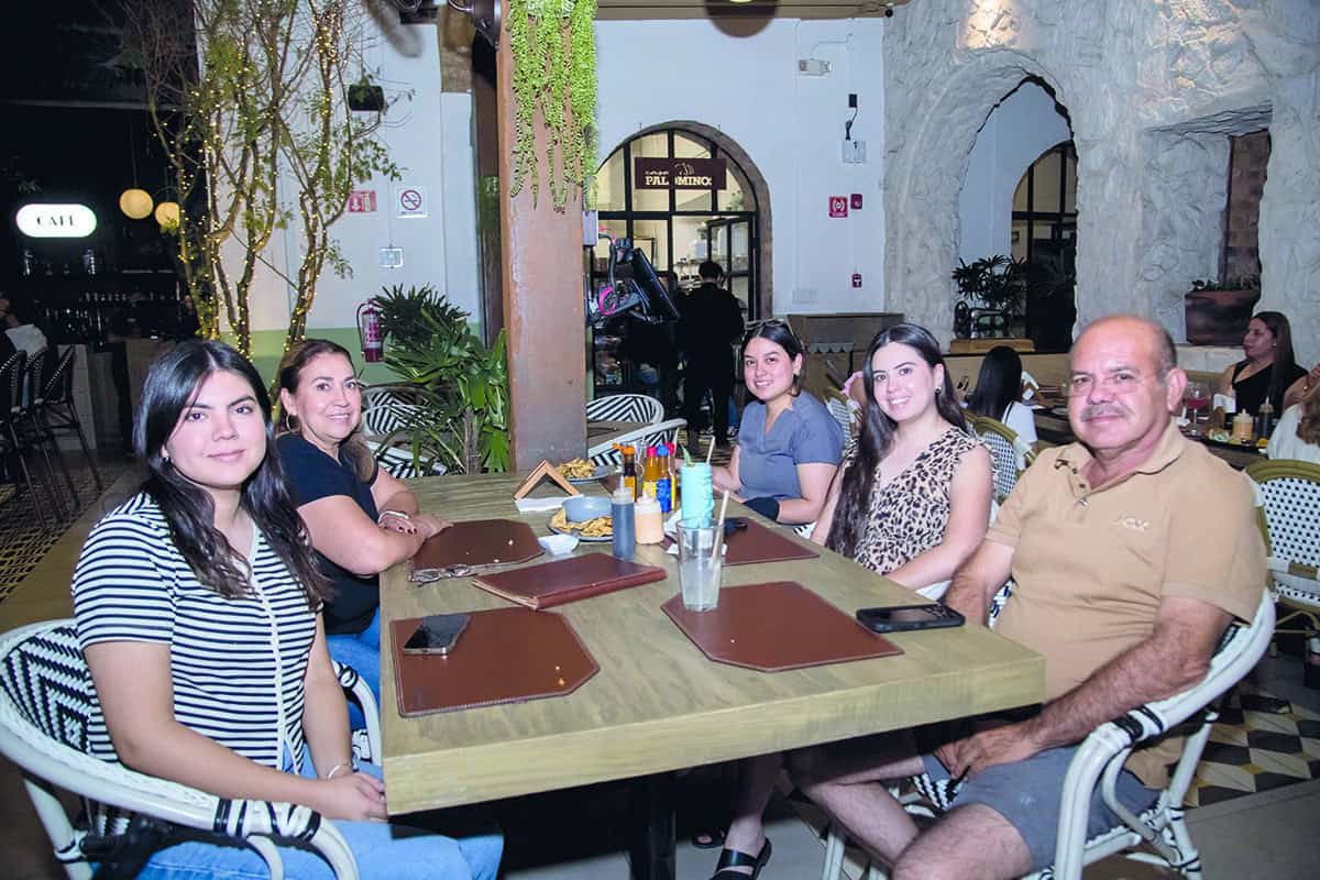 Una noche de celebraciones y cumpleaños en Casona Obregón 55