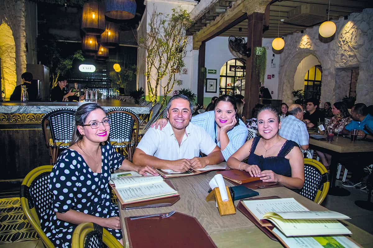 Una noche de celebraciones y cumpleaños en Casona Obregón 55