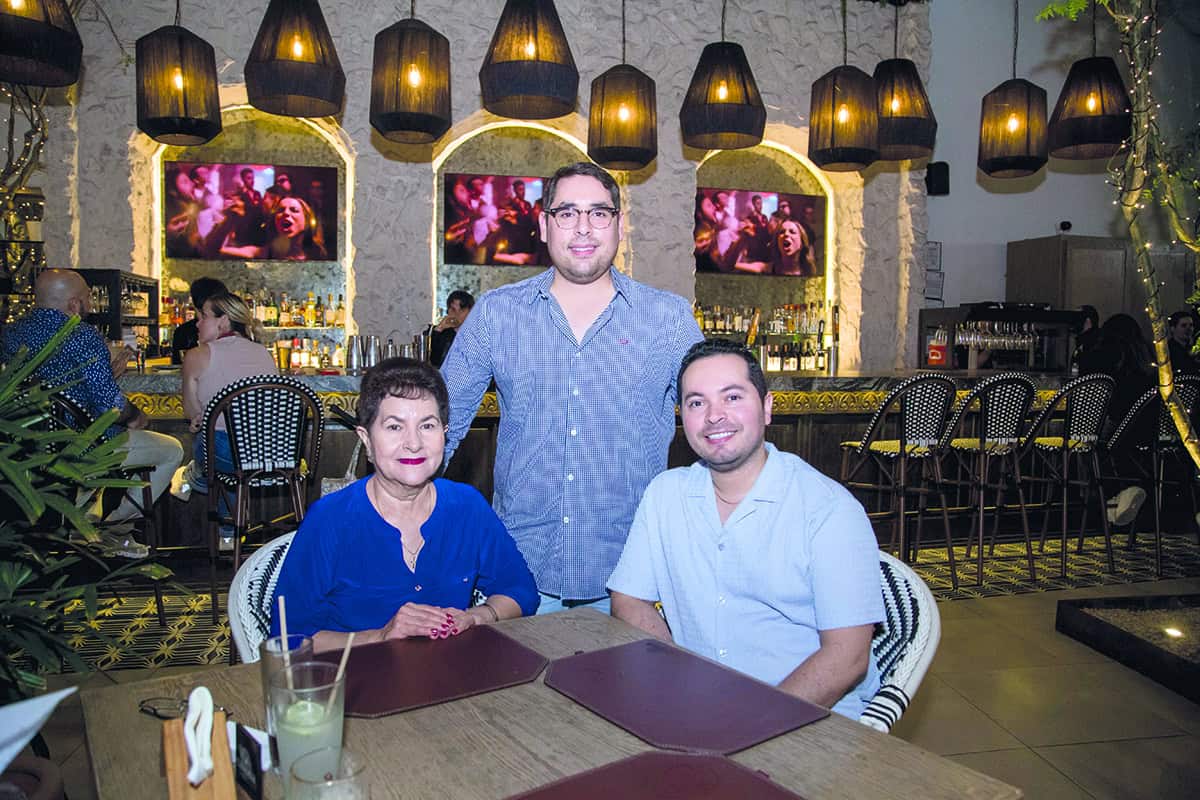 Una noche de celebraciones y cumpleaños en Casona Obregón 55