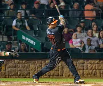Los Mochis arrolla 10-6 a Naranjeros en duelo clave del standing