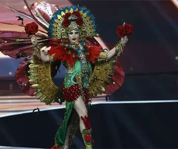 Fátima Bosch deslumbra en Miss Universo con traje típico