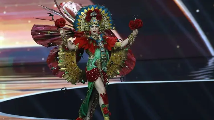 Fátima Bosch deslumbra en Miss Universo con traje típico