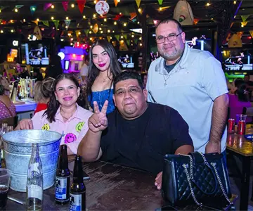 En Gastropark & Terraza disfrutan de música en vivo y risas amenas